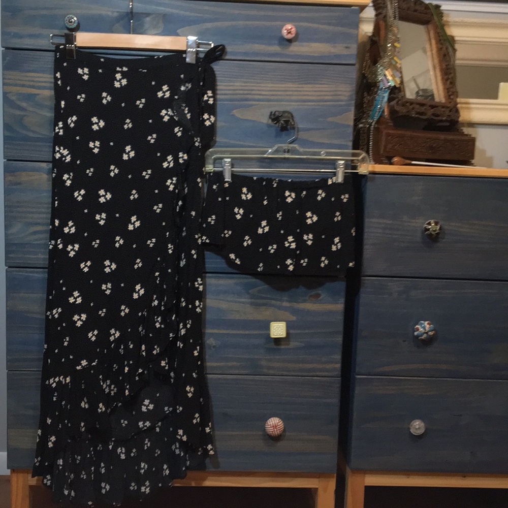 American Eagle printed skirt and top set 🐝